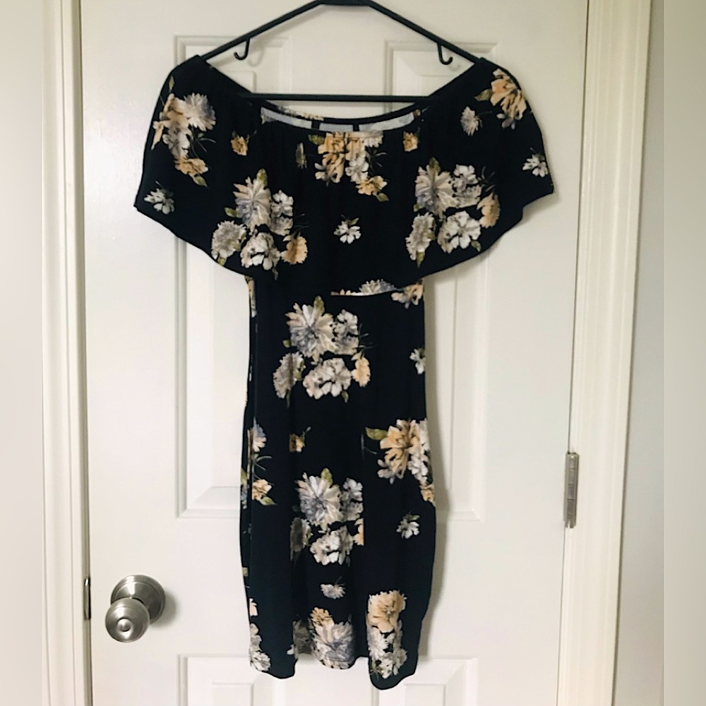 🆕🔥CHARLOTTE RUSSE BEAUTIFUL OF SHOULDER OR ON SUPER CUTE MINI DRESS NWOT